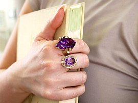 Vintage Oval Amethyst Ring in Gold