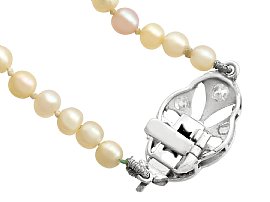 Cultured Pearl Necklace with Clasp Reverse