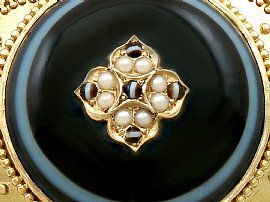 victorian agate brooch in gold