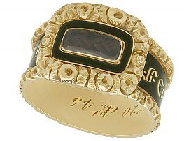 Black Enamel and 14 ct Yellow Gold Mourning Ring - Antique Circa 1840