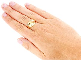 18ct Yellow Gold Snake Ring Wearing