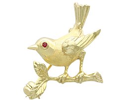 Vintage Bird Brooch with Ruby in 14 ct Yellow Gold