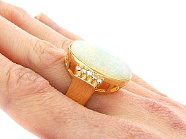 Waering Vintage Opal Ring in Yellow Gold for Sale