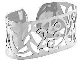 Set of 18 Silver Napkin Rings Detail 