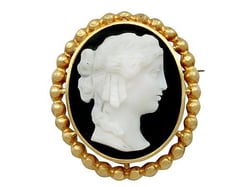 Cameo Pearl Pendant