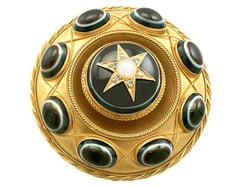 Agate Brooch in Gold