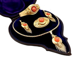 Victorian Jewellery Set in Gold