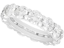 Eternity Ring with 13 Diamonds in White Gold