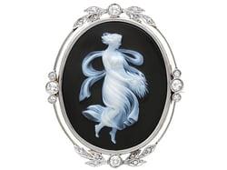 Antique Black Cameo Brooch in Yellow Gold