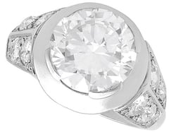 4 Claw Solitaire Setting with Diamond Shoulders