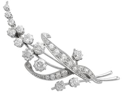 Floral Brooch in 18k White Gold and Diamonds