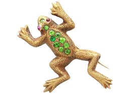 Victorian Garnet Frog Brooch in Yellow Gold
