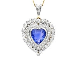 Heart Sapphire Pendant Necklace in Gold