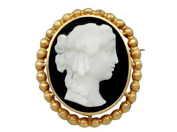 Cameo Pearl Pendant