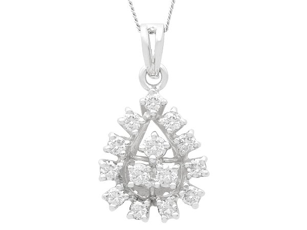 diamond cluster pendant white gold