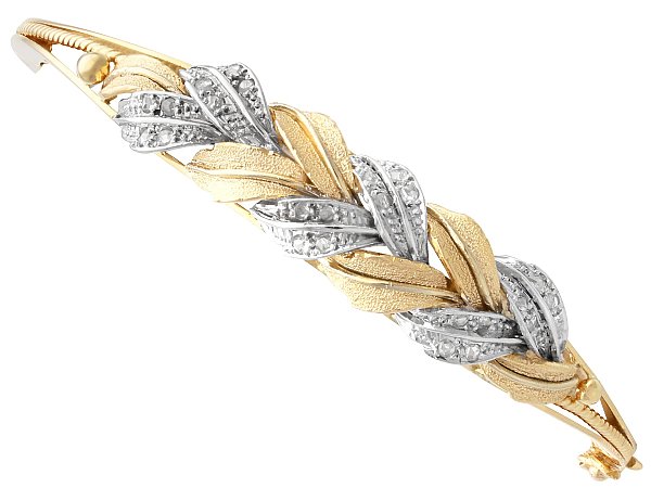 18ct Gold Bangle with Diamond