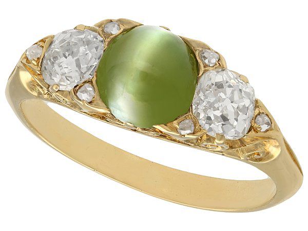 cats eye ring in yellow gold