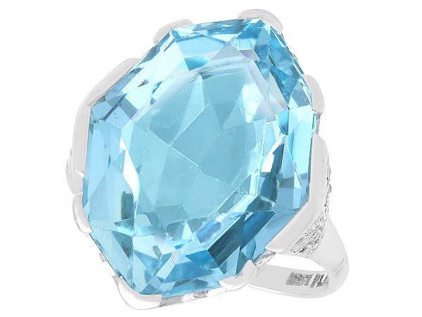 White Gold Aquamarine Ring 