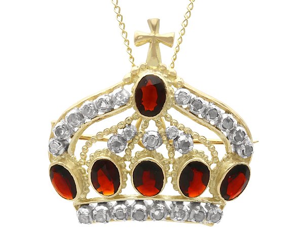 Vintage Crown Brooch in Gold