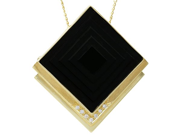 Vintage Black Onyx Brooch in Gold for Sale