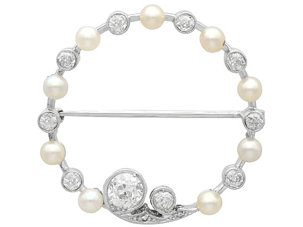 Circular Brooch with Pearl and Diamonds for Sale