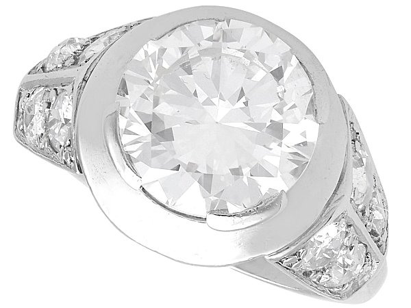 4 Claw Solitaire Setting with Diamond Shoulders