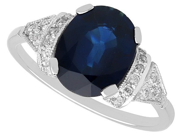 Oval Sapphire Engagement Ring in Platinum