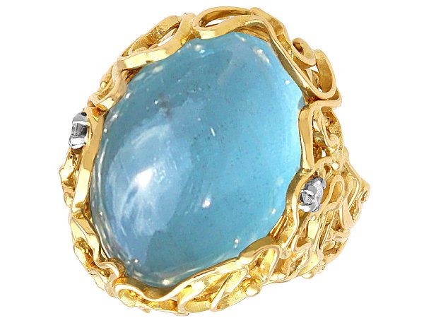 Naturalistic Cabochon Aquamarine Ring in Yellow Gold