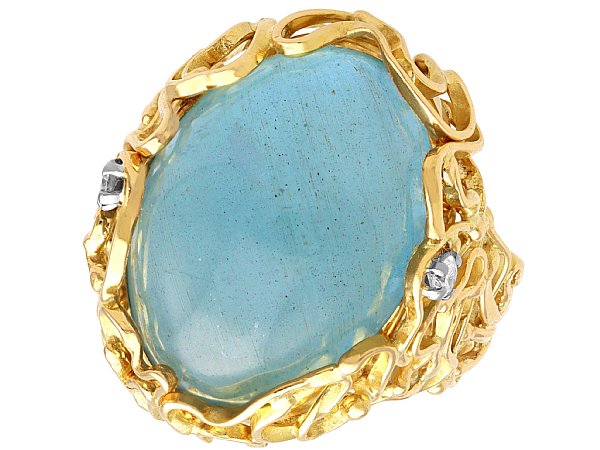 Naturalistic Cabochon Aquamarine Ring in Yellow Gold