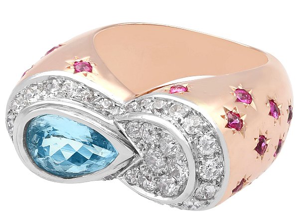 Pear-Shaped Engagement Rings