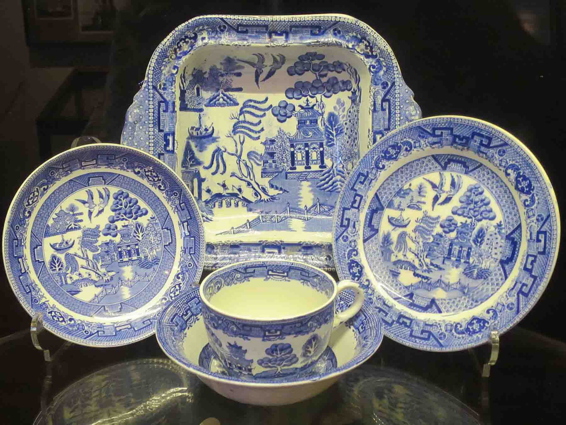 Most Valuable Antique Dishes - Get All You Need