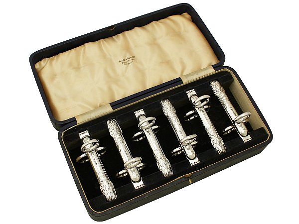 asaragus servers tongs