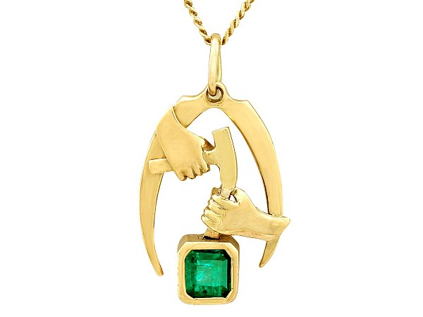 Vintage Emerald Pendant in Gold