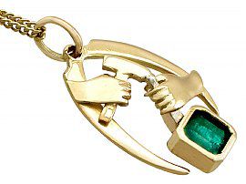 Vintage Emerald Pendant in Yellow Gold