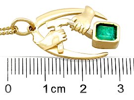 Vintage Emerald Pendant in Gold Size