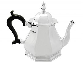 Sterling Silver Teapot - Queen Anne Style - Antique George V (1927); A1925