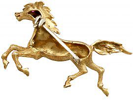 Vintage Gold Horse Brooch fastening
