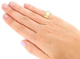 Diamond Buckle Ring Wearing