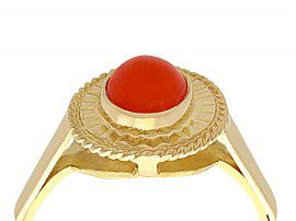 Vintage Coral Ring in Gold 1980s