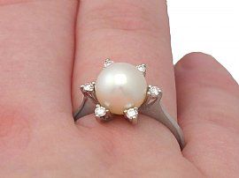 Cultured Pearl Ring Wearing Finger