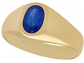 Vintage Sapphire Ring in Yellow Gold