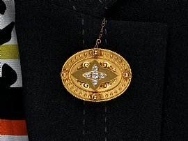 Victorian Gold Locket / Brooch Wearing