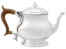 Sterling Silver Teapot by Elkington & Co - George I Style - Vintage (1965)
