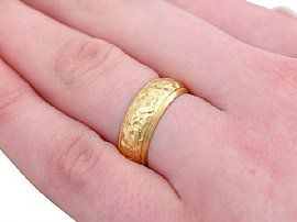 gold wedding band on finger