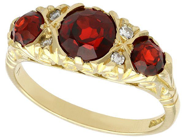Vintage Garnet & Diamond Ring