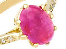 Yellow gold cabochon ruby ring