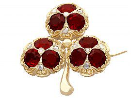 5.20 ct Garnet and 0.11 ct Diamond, 15 ct Yellow Gold 'Clover' Brooch - Antique Victorian