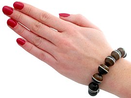 agate bracelet wearing