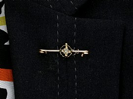 Victorian Brooch Wearing 