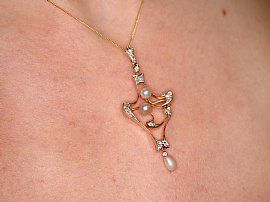 Natural Pearl and Diamond Pendant 